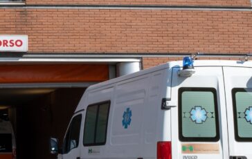 Tragedia nella notte nello stabilimento Amazon: ragazzo di 25 anni muore durante il turno