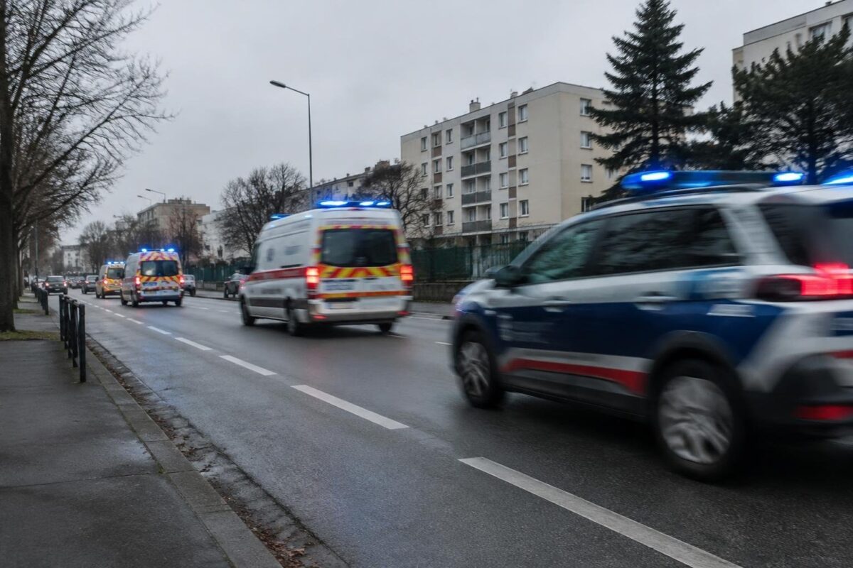 Trappes e La Verrière, attentato letale: Macron in visita alle vittime
