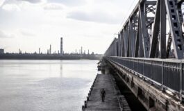 Ucraina intensifica attacchi alle raffinerie russe dopo raid su Kiev