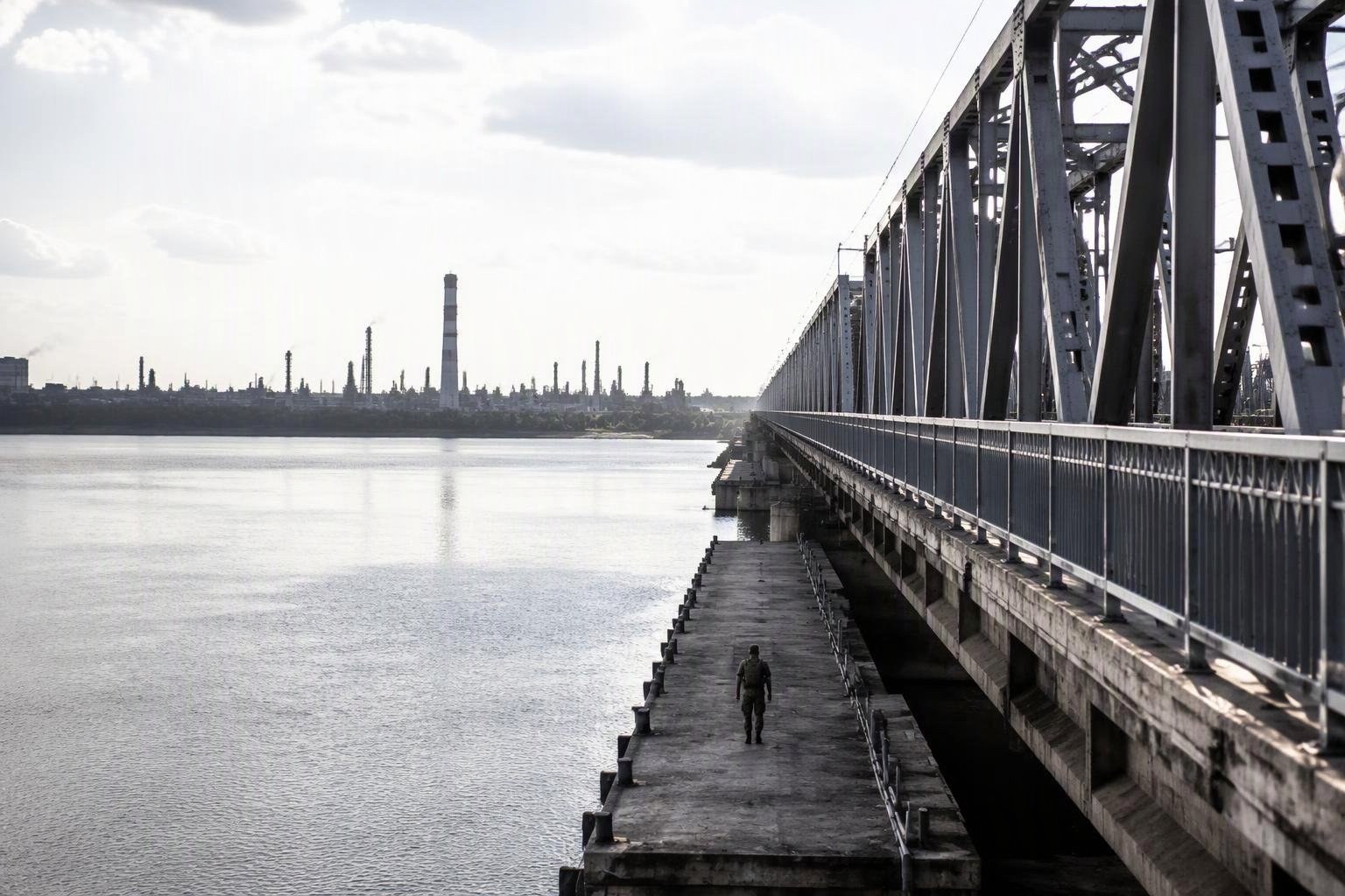 https://static.adhubmedia.com/notizie_it/wp-content/uploads/2026/10/ucraina-intensifica-attacchi-alle-raffinerie-russe-dopo-raid-su-kiev-az-1791059986.jpg