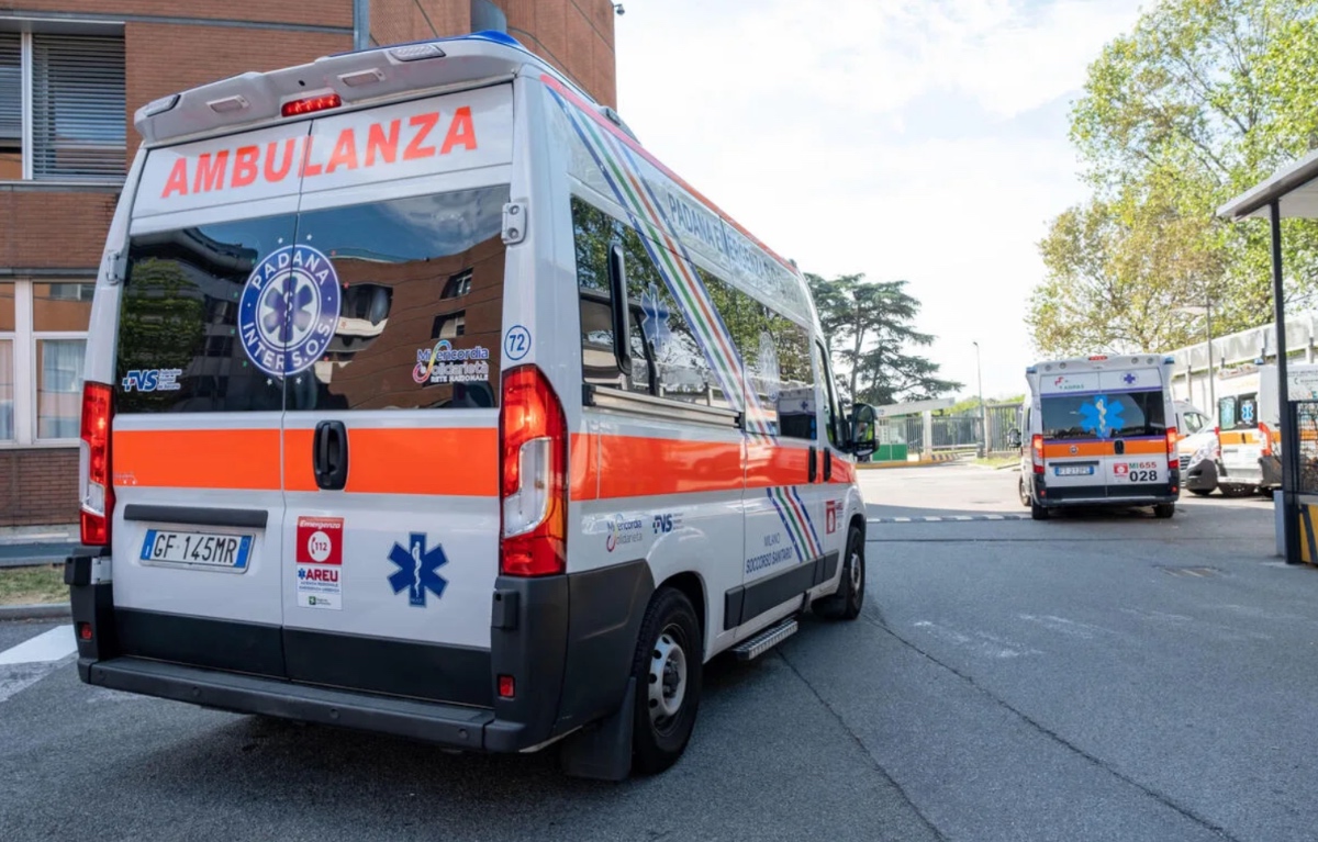 Incidente alla festa di nozze: padre e figlio precipitano dal balcone