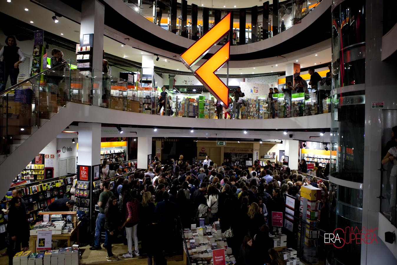 In quanto arriva un pacco da Feltrinelli