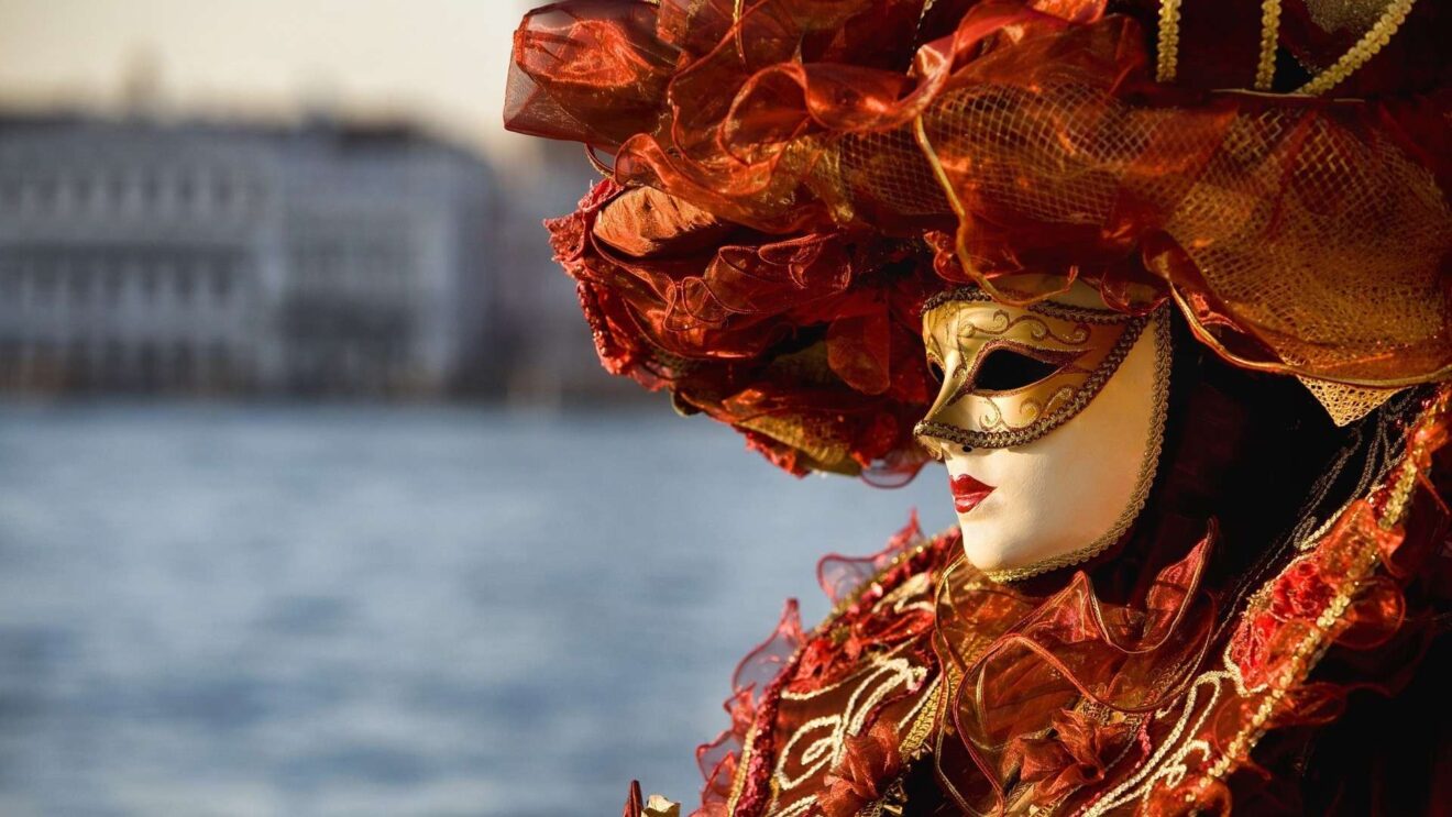 ci sono Offerte volo + hotel Carnevale Venezia 2015 su ViaggioGratis?