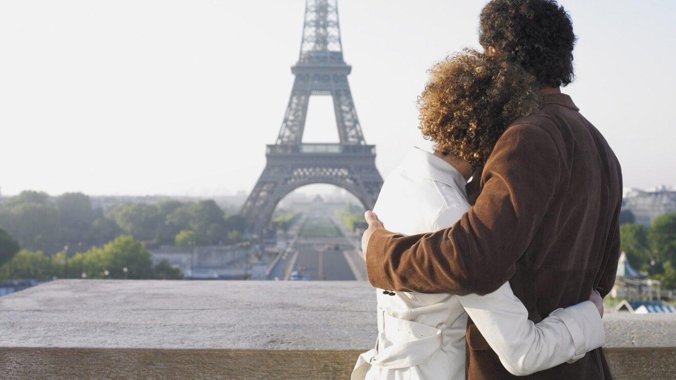ci sono offerte volo + hotel Parigi San Valentino 2015 su Venere?
