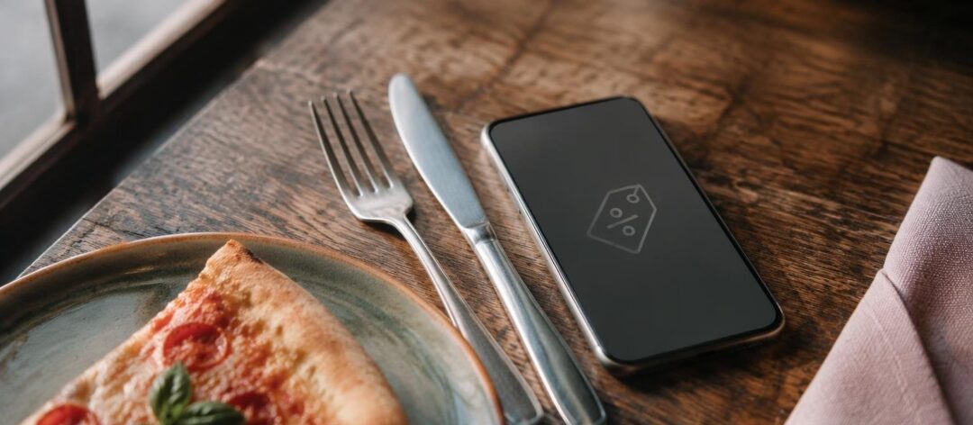 Risparmiare al ristorante: app, fasce orarie e programmi fedeltà
