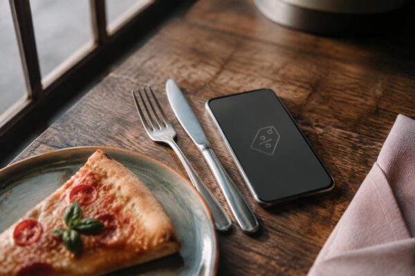 Risparmiare al ristorante: app, fasce orarie e programmi fedeltà