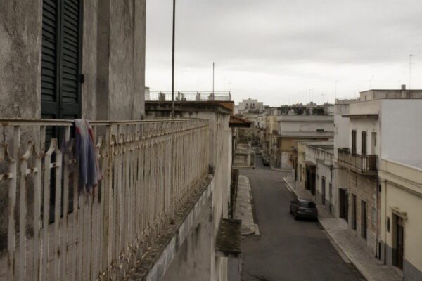 Caduta da balcone a Mesagne: bambina di 6 anni in codice rosso