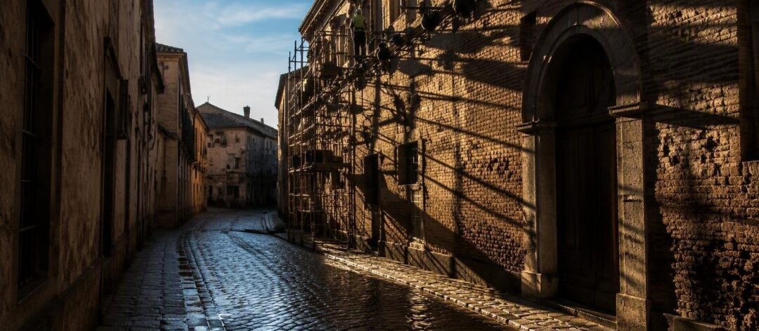 Incidente mortale a Calanna: elettricista perde la vita durante lavori su luminarie