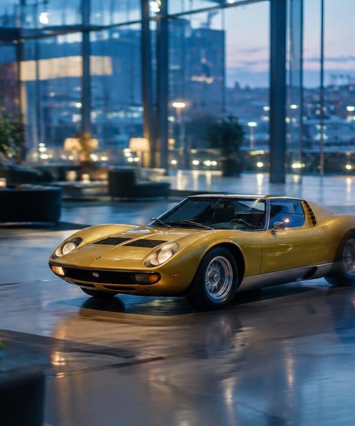Lamborghini Miura S e Business Lounge di AutoScout24 a Bologna