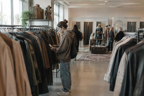 Outlet abbigliamento: guida pratica a sconti autentici