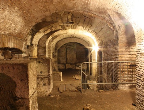 Sconti roma per visita guidata ai sotterranei di San Nicola in Carcere per una persona