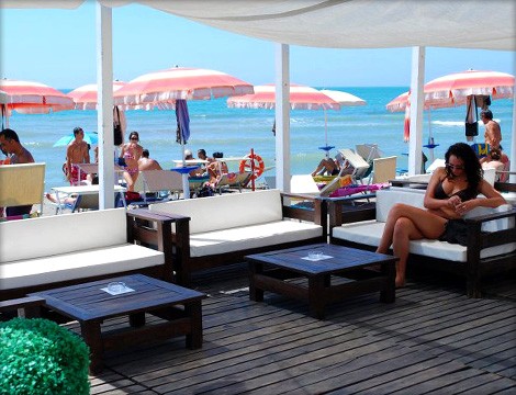 Sconti Roma per 5 ingressi per 2 persone e aperitivo al Blanco Lounge Beach Ostia