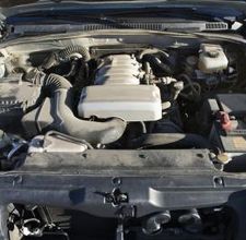 Come rimuovere il fango dal motore della vostra auto