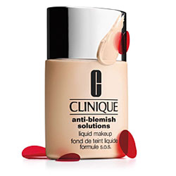 Clinique lancia il fondotinta anti- blemish