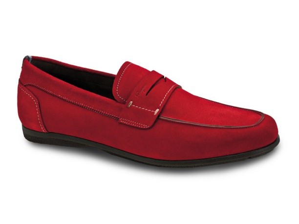 Nasce Ferragamo World, la nuova linea di calzature maschili casual chic.