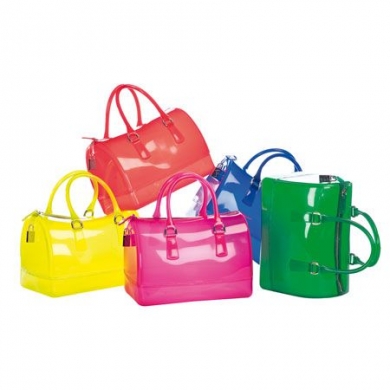 Furla presenta un eden esotico per la sua collezione p/e 2011