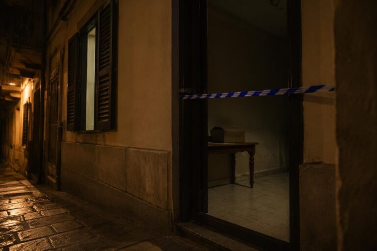 Arrestato spacciatore nel Palermitano con un chilo di marijuana in casa