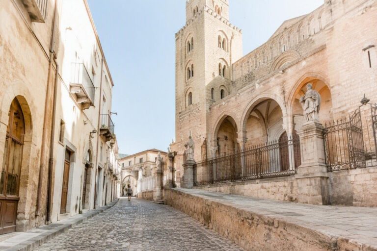 Cefalù e il turismo di massa: come cambia la vita nel centro storico