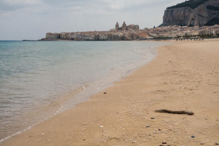 Le migliori spiagge di Cefalù per un ingresso in acqua agevole