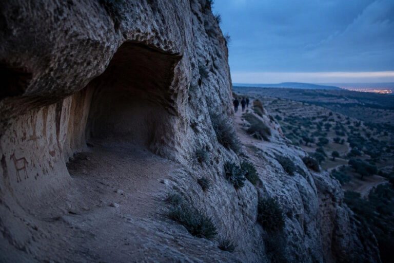 Arte rupestre preistorica: lezioni e tour dalla Sicilia