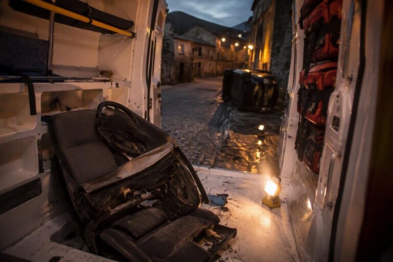 Auto ribaltata a San Martino delle Scale: dinamica e interventi