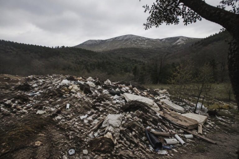 Carabinieri scoprono illegal dump di 500 mq nelle Madonie, denuncia