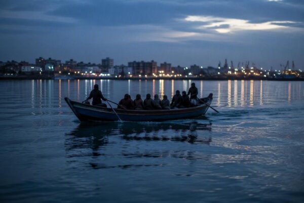 Boat People: la missione italiana che salvò centinaia di profughi vietnamiti