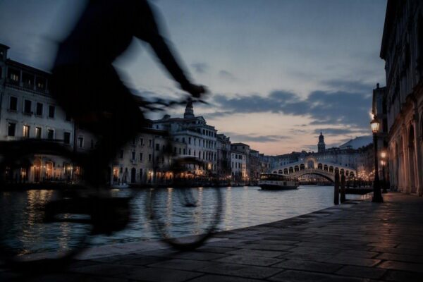 La città dei vivi: il nuovo film di Edoardo Gabbriellini alla Mostra del Cinema di Venezia