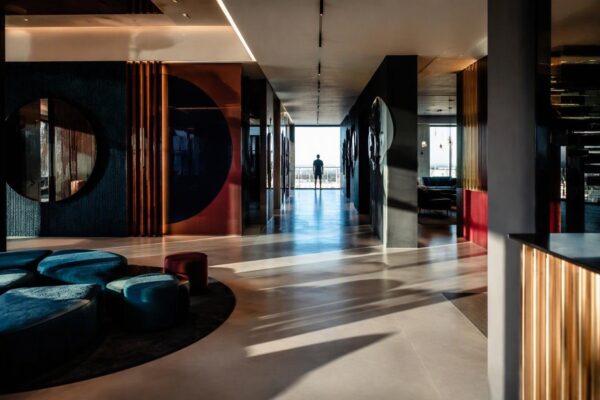 Romance in casa al GF Vip 9: chi guarda chi tra le star