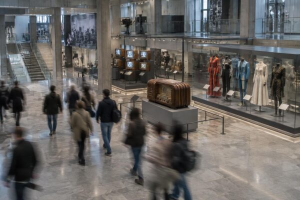 Museo Rai Torino riapre: radio Art Déco e costumi leggendari