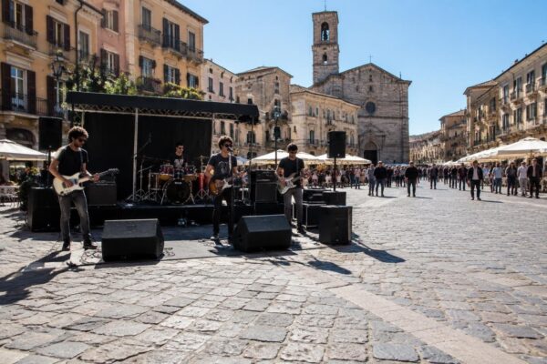 Sassari dietro i Mad-Dog: vota la band ai Live di X Factor
