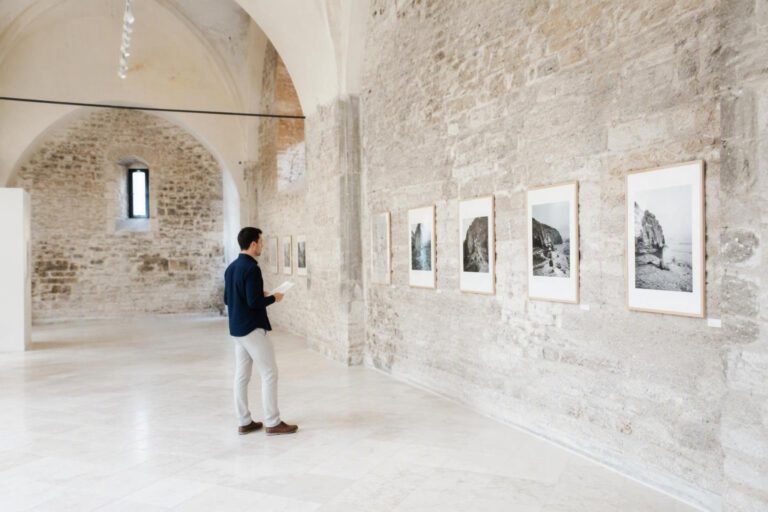 Guida pratica per interpretare una mostra fotografica in Umbria