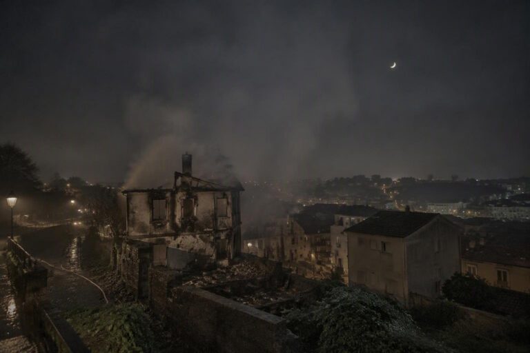 Tragedia nella notte a Montecchio: fiamme uccidono un’ottantottenne