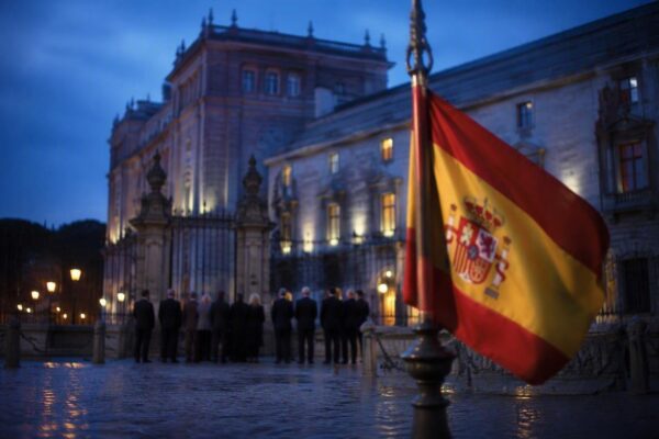 Felipe VI, Margarita Robles y Emiliano García-Page en Toledo durante la crisis de Ceuta