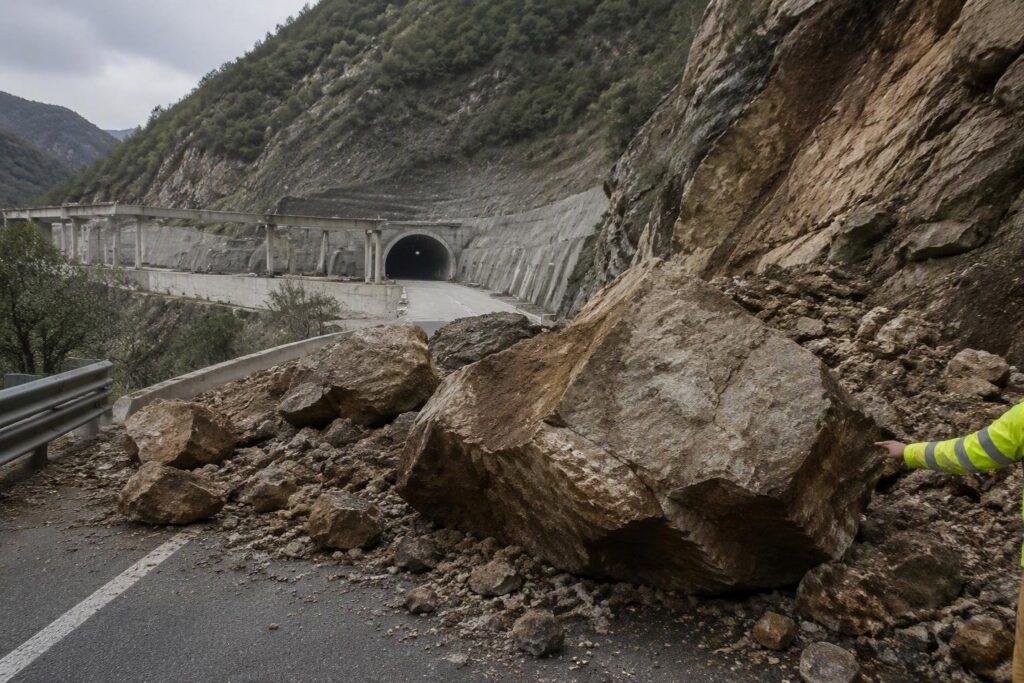 Maratea, frana sulla SP 3: interventi urgenti e progetto galleria