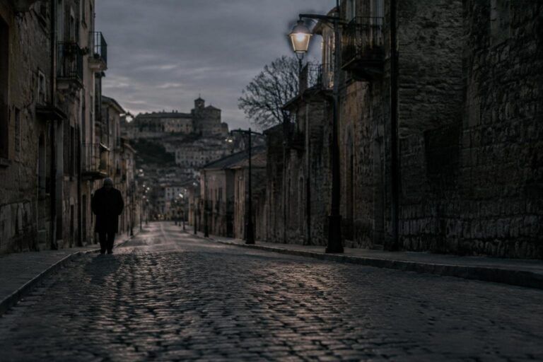 Melfi, via Rapolla senza luce: denuncia per pericolo pubblico