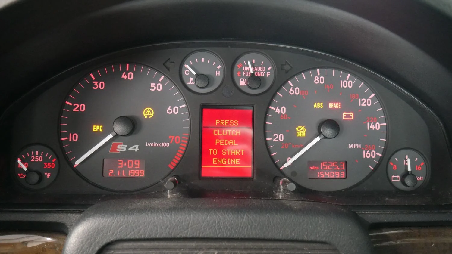 Eseguire questa operazione quando la spia del motore di controllo lampeggia