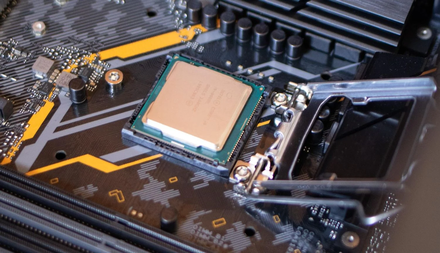Metallo liquido vs pasta termica: qual è la migliore opzione di raffreddamento della CPU?
