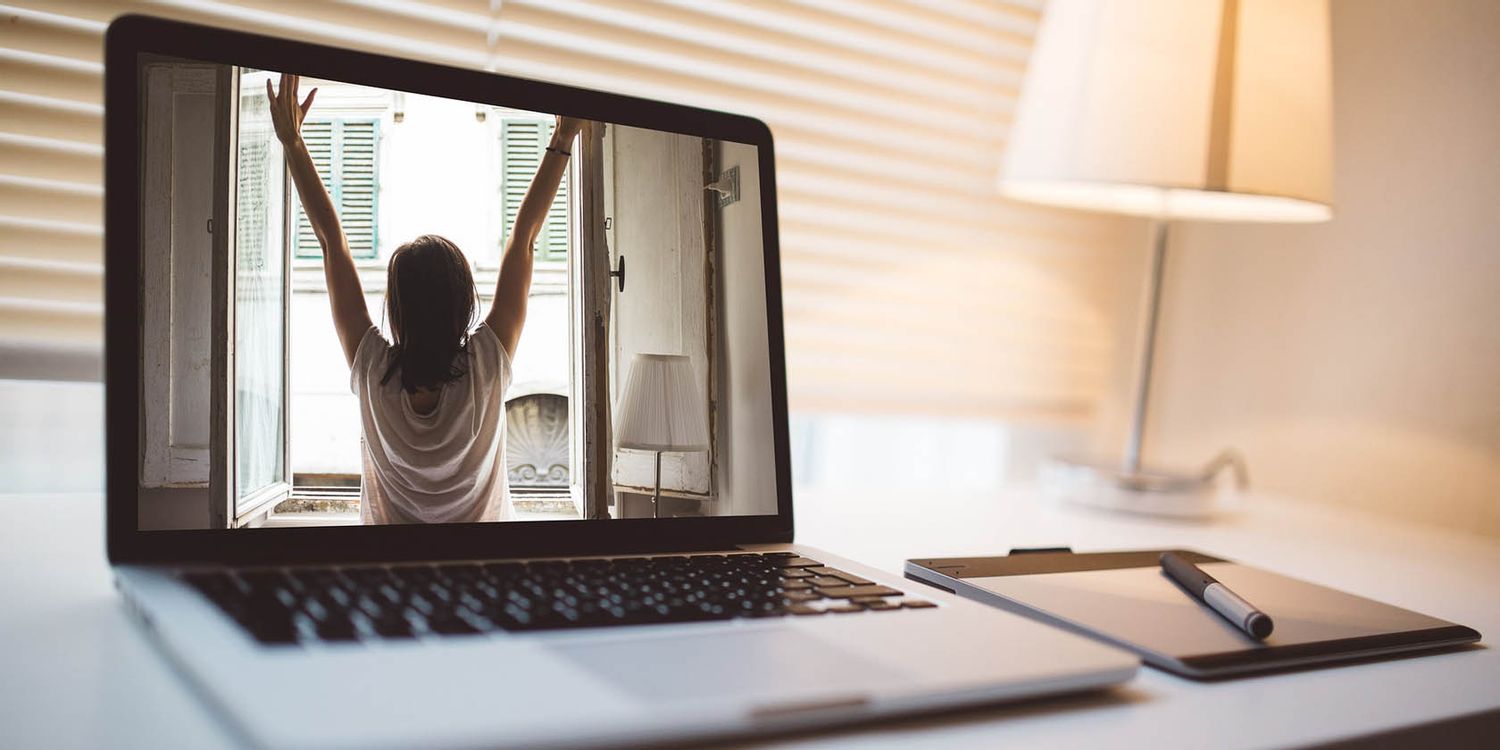 Come avviare sempre un programma ridotto a icona in Windows 10