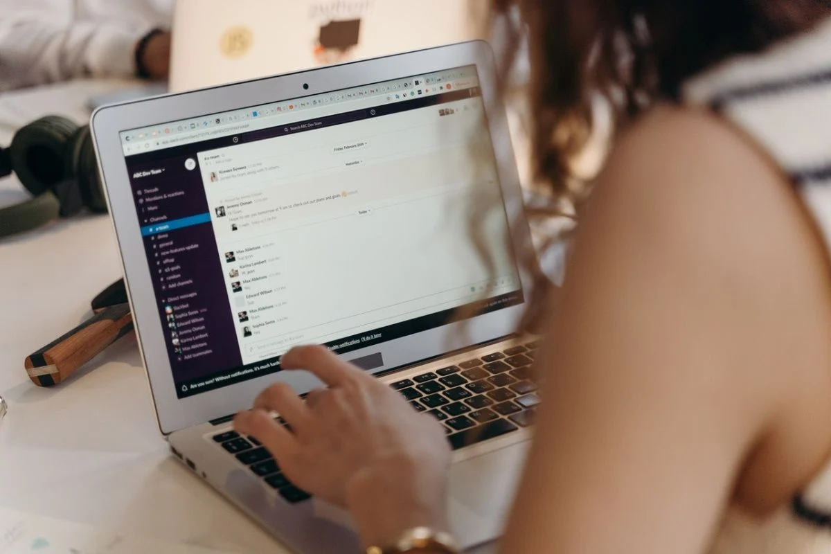 Cos’è uno spazio di co-working virtuale? Dovresti crearne uno per la tua azienda?