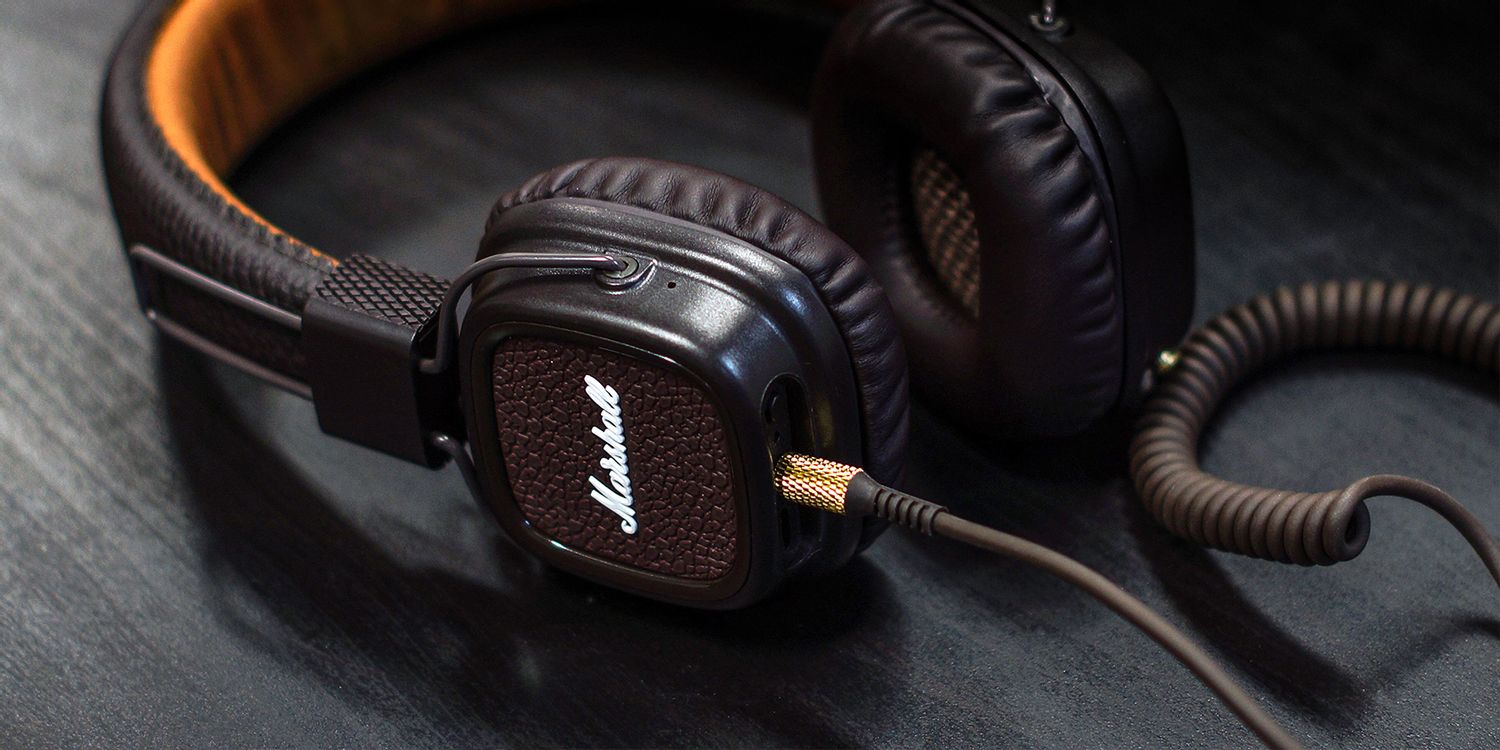Cuffie vs auricolari: cosa dovresti comprare?