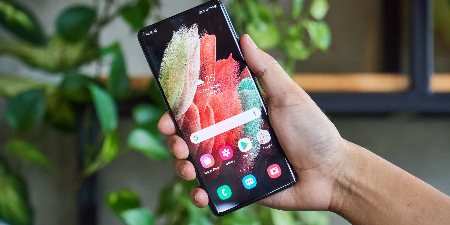 Nuovo telefono economico vs vecchia ammiraglia: quale offre più valore?