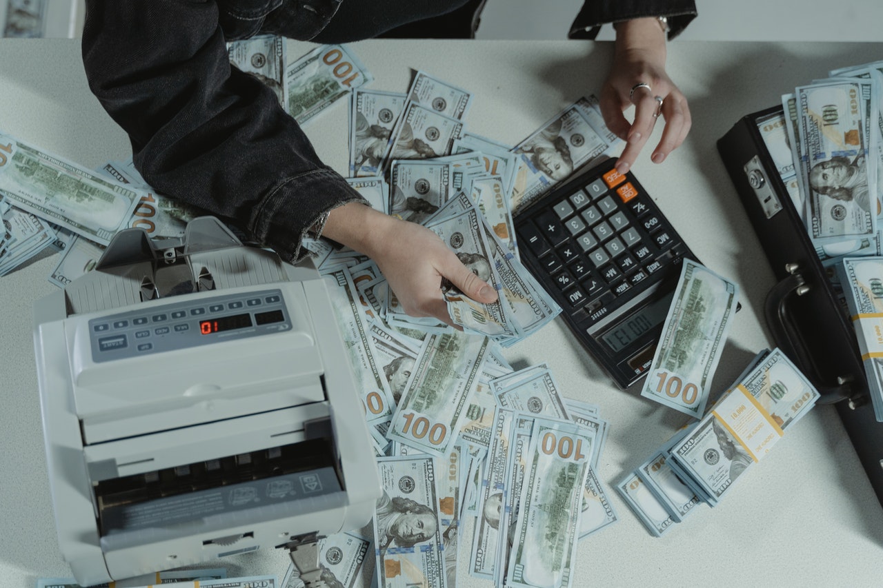 Conti passivi vs. crediti: cosa sono e come calcolarli