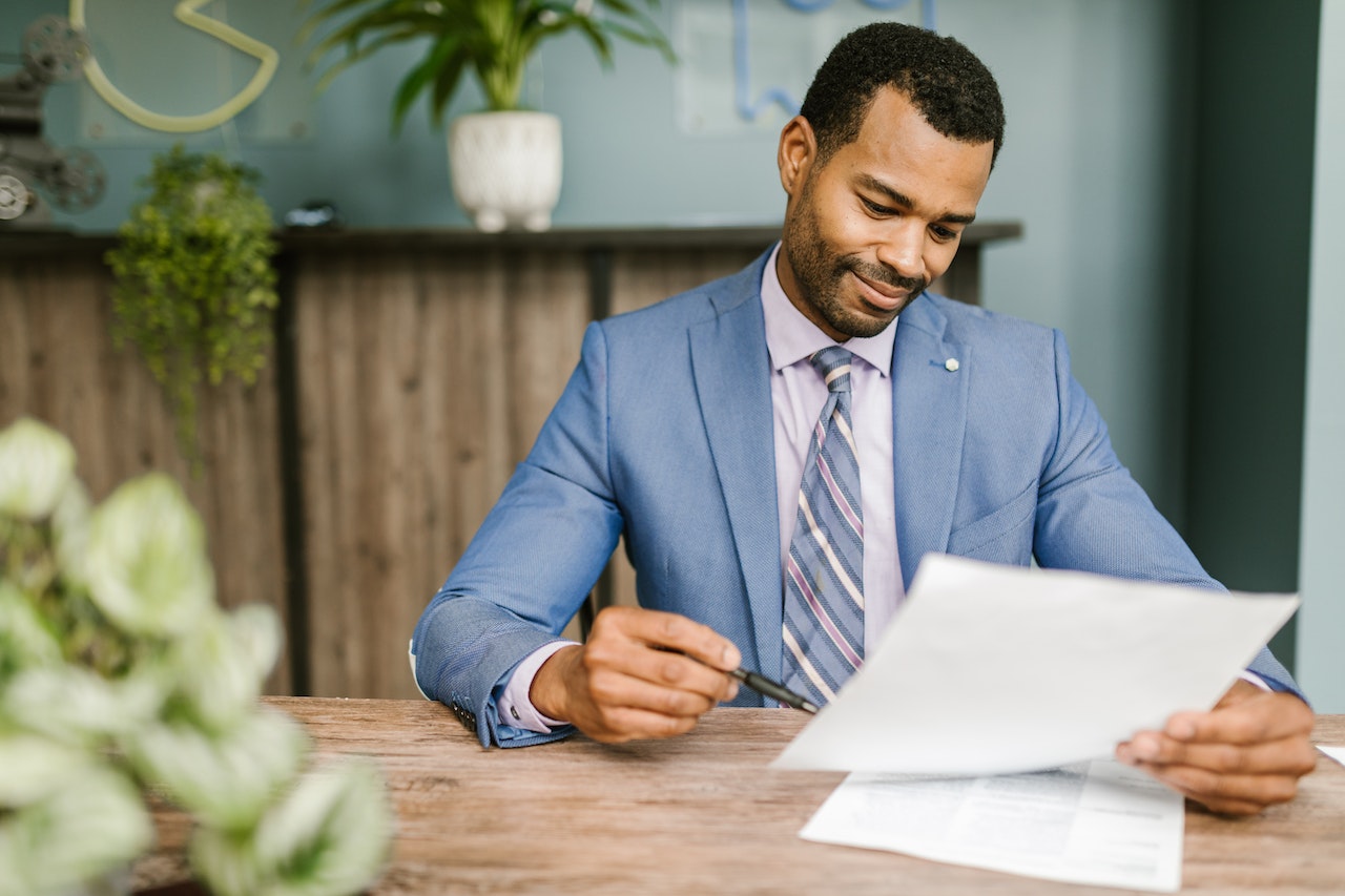 Agenti vs broker: una guida a cosa sono e come differiscono