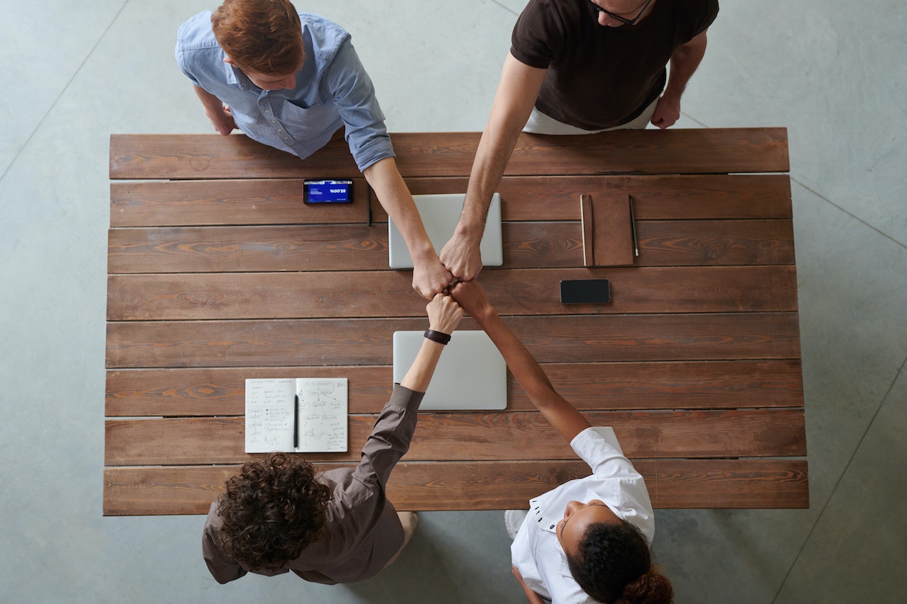 10 modi per costruire relazioni di lavoro positive ed efficaci