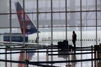 Stop ai passeggeri frettolosi, in aereo arriva la multa: l’idea in Turchia