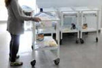 Giornata salute donne, appello ostetriche ‘prendetevi cura di voi’