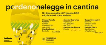 un libro e un calice di prosecco doc 2
