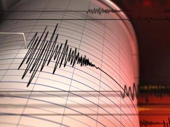 campi flegrei continua sciame sismico nella notte scossa di magnitudo 3 1 2