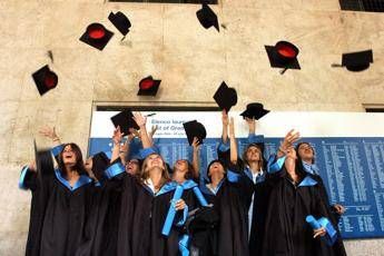 Lavoro, la laurea serve ancora? Sì ma…
